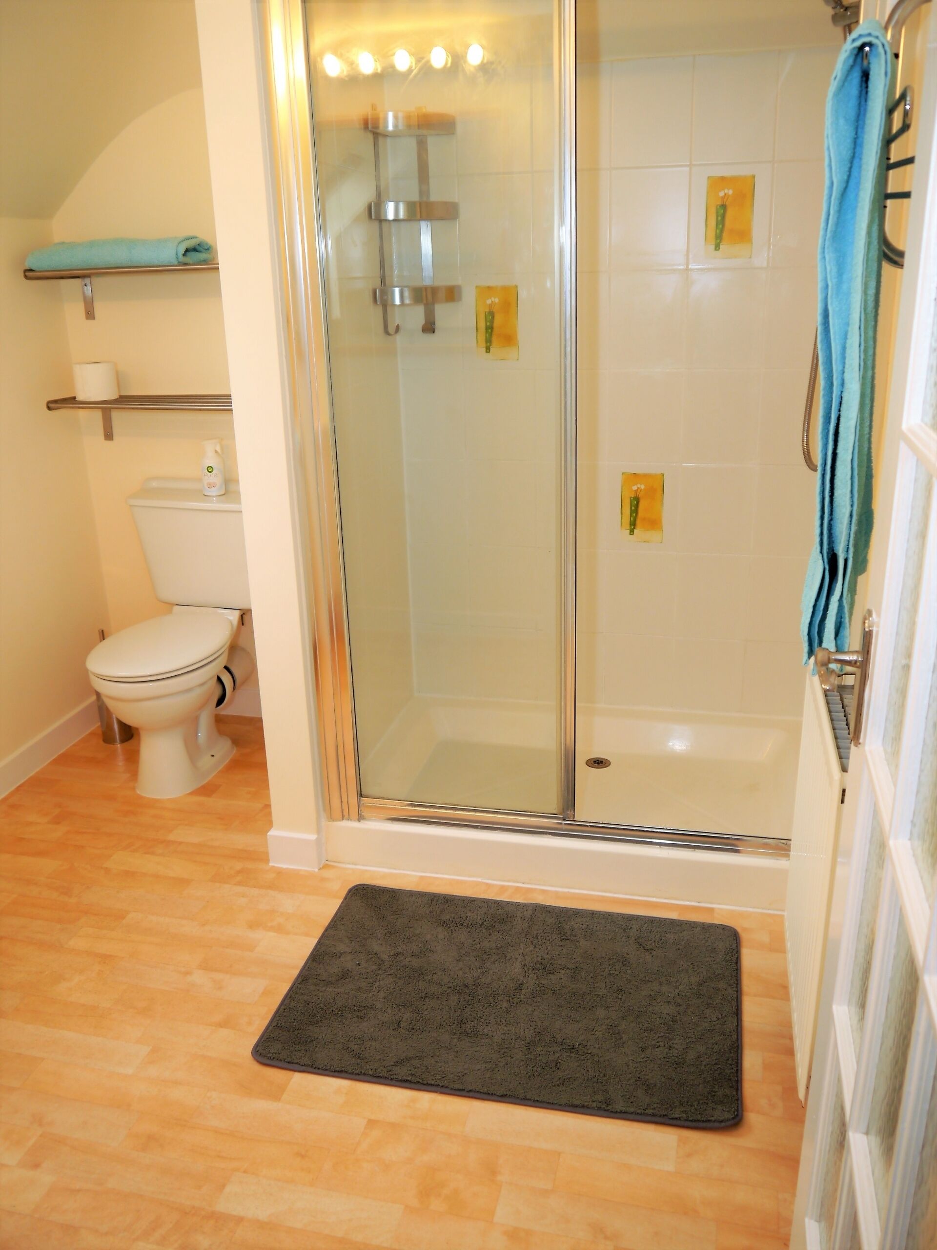 Bathtub, towels