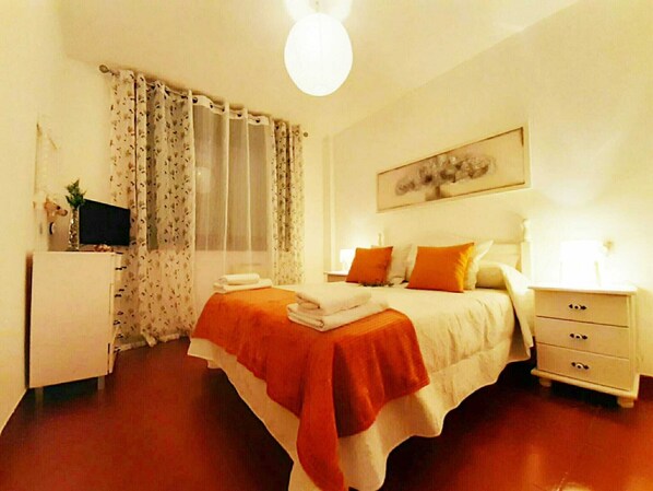 3 chambres, fer et planche à repasser, lit parapluie, Wi-Fi gratuit