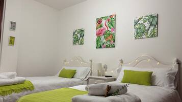 3 slaapkamers, een strijkplank/strijkijzer, reisbedje, gratis wifi