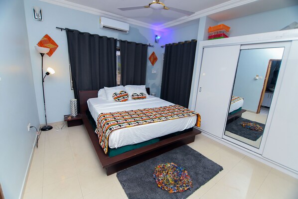 5 bedrooms, iron/ironing board, WiFi, bed sheets - Revival Holistic Living (Sakumono)