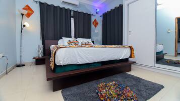 5 bedrooms, iron/ironing board, WiFi, bed sheets