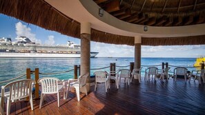Outdoor dining - Cozy Studio with Pool & Hot Tub at Grand Park Royal Cozumel (San Miguel de Cozumel)