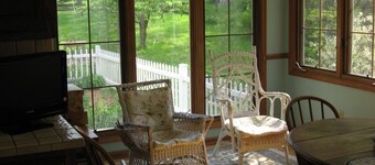3 Bedroom House in Rural Setting but close to Iowa City/Solon