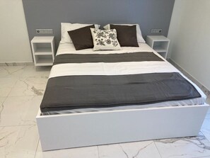 2 bedrooms, desk, iron/ironing board, free WiFi - Beautiful AqvaVilla in Poreč (Porec)