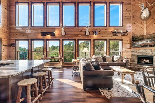 Private Lake- Amazing Views -2 Acres - Lux Cabin