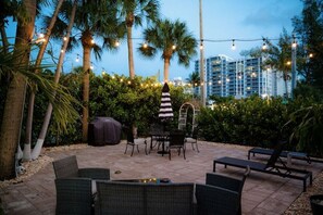 Property grounds - Paradise Shores #4 | 1 block to beach | 1 gig WiFi (Pompano Beach)