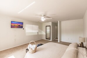 3 bedrooms, desk, iron/ironing board, WiFi