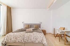 4 Schlafzimmer, Schreibtisch, Bügeleisen/Bügelbrett, WLAN