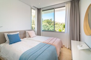 4 bedrooms, desk, iron/ironing board, WiFi