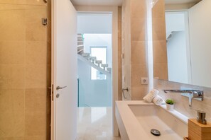 Shower, towels, soap, shampoo