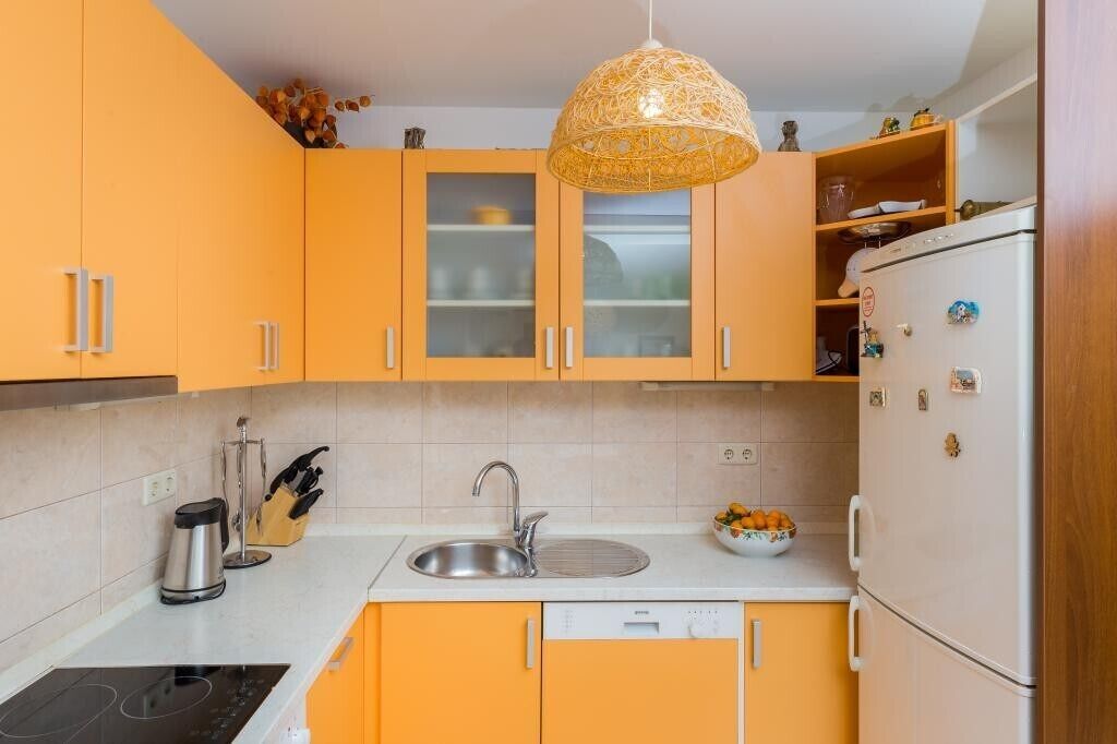 Refrigerador, horno, placa de cocina, lavavajillas