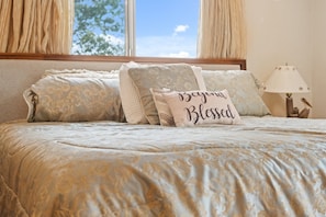 4 bedrooms, iron/ironing board, free WiFi, bed sheets
