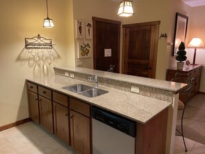Interior - Luxury Ski-in/Ski-out 2 BR, Soaring Eagle 207 (Snowshoe)