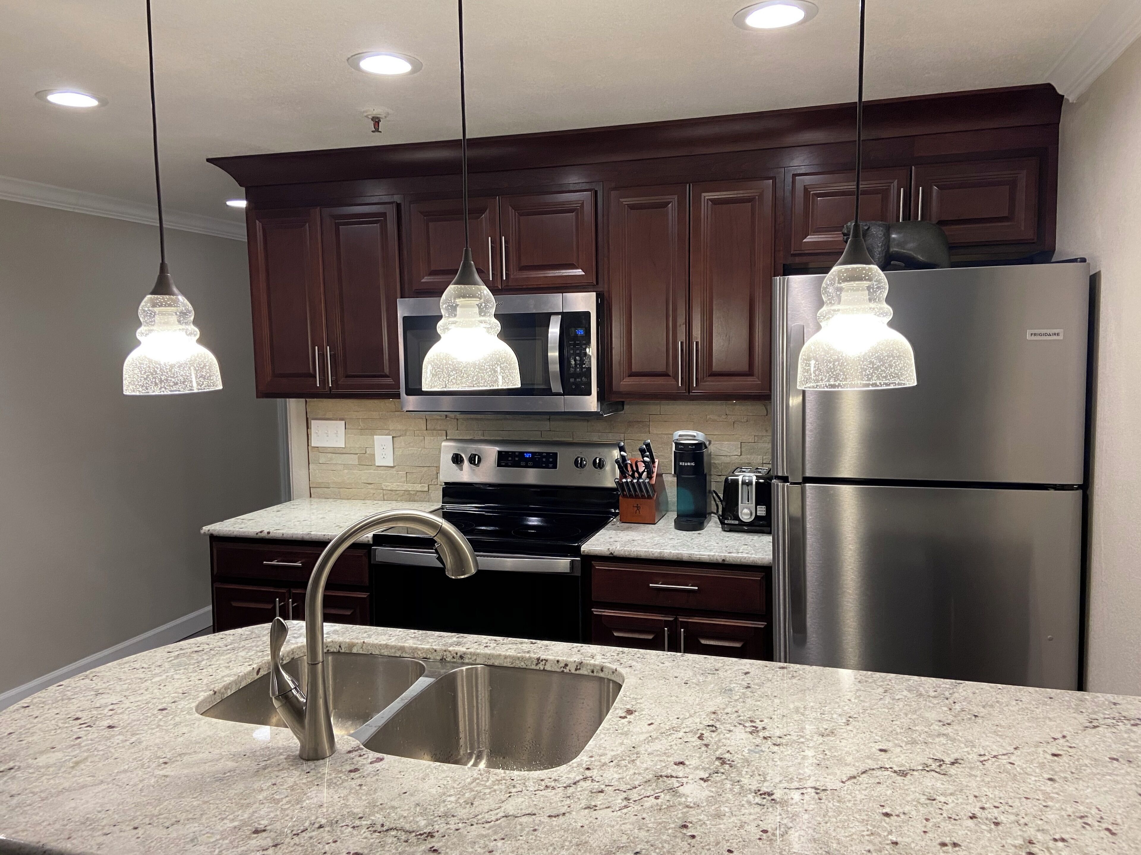 冰箱、微波炉、烤箱、炉灶