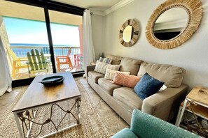 Flat-screen TV, Hulu, books, streaming services