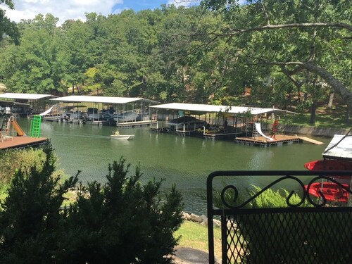 3 bedroom waterfront home Large dock and great swim area 4 KAYAKS + PADDLEBOAT