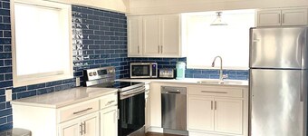 3 bedroom waterfront home Large dock and great swim area 4 KAYAKS + PADDLEBOAT