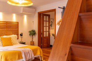 2 bedrooms, iron/ironing board, internet, bed sheets