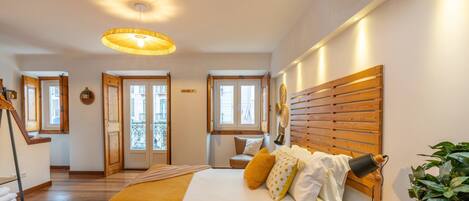 2 bedrooms, iron/ironing board, internet, bed sheets