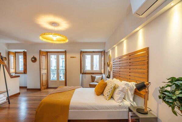 2 bedrooms, iron/ironing board, Internet, bed sheets