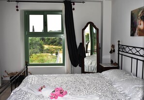 3 Schlafzimmer, Bügeleisen/Bügelbrett, WLAN, Bettwäsche