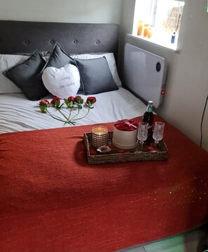 1 室のベッドルーム、アイロン / アイロン台、旅行用ベビーベッド、WiFi (無料)