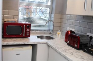 Fridge, microwave, stovetop, coffee/tea maker