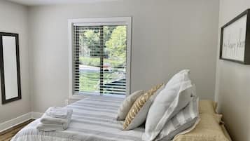 2 slaapkamers, een strijkplank/strijkijzer, reisbedje, wifi