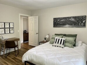 2 soverom, strykejern/-brett, reiseseng for barn og wi-fi