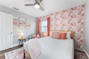 4 camere, una scrivania, ferro/asse da stiro, culla da viaggio