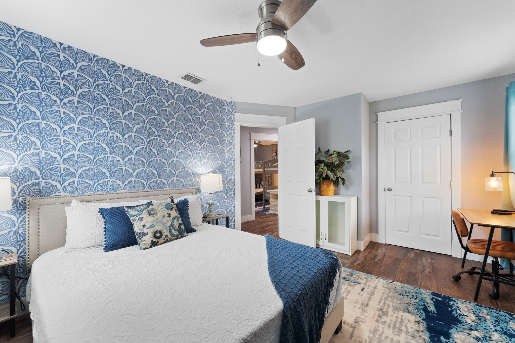 4 bedrooms, desk, iron/ironing board, travel crib