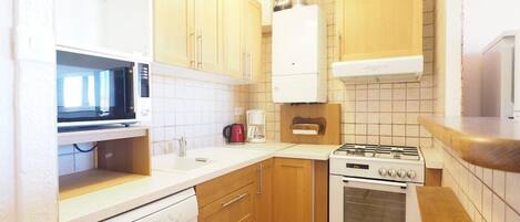 Fridge, oven, dishwasher, coffee/tea maker