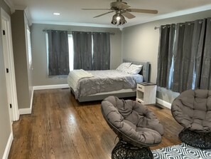 4 Schlafzimmer, Schreibtisch, Bügeleisen/Bügelbrett, Reisekinderbett