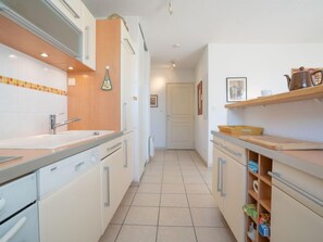 Réfrigérateur, micro-ondes, four