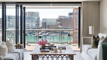 Smart TV, books, stereo, offices