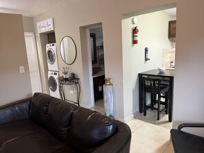 Living area - Amazing Apartment close to the Beach ,mall ,Park and more (North Miami Beach)