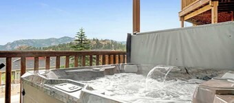 Mount Nimbus w/ HOT TUB at Marys Lake!