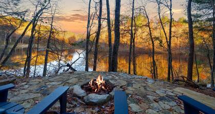 Pet-Friendly-Lakefront Cabin w/Amazing Views-Hot Tub