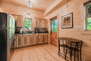 Fridge, microwave, oven, stovetop - Pet-Friendly-Lakefront Cabin w/Amazing Views-Hot Tub (Cherry Log)