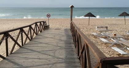 2 Bedroom Apartment a Walk from the Beach of Praia da Areia Branca.