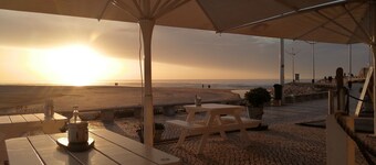 2 Bedroom Apartment a Walk from the Beach of Praia da Areia Branca.
