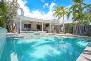 Outdoor pool, a heated pool - Private Pool Beach House 300 Steps from the Sand (Fort Lauderdale)