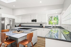 Fridge, microwave, oven, stovetop - Private Pool Beach House 300 Steps from the Sand (Fort Lauderdale)