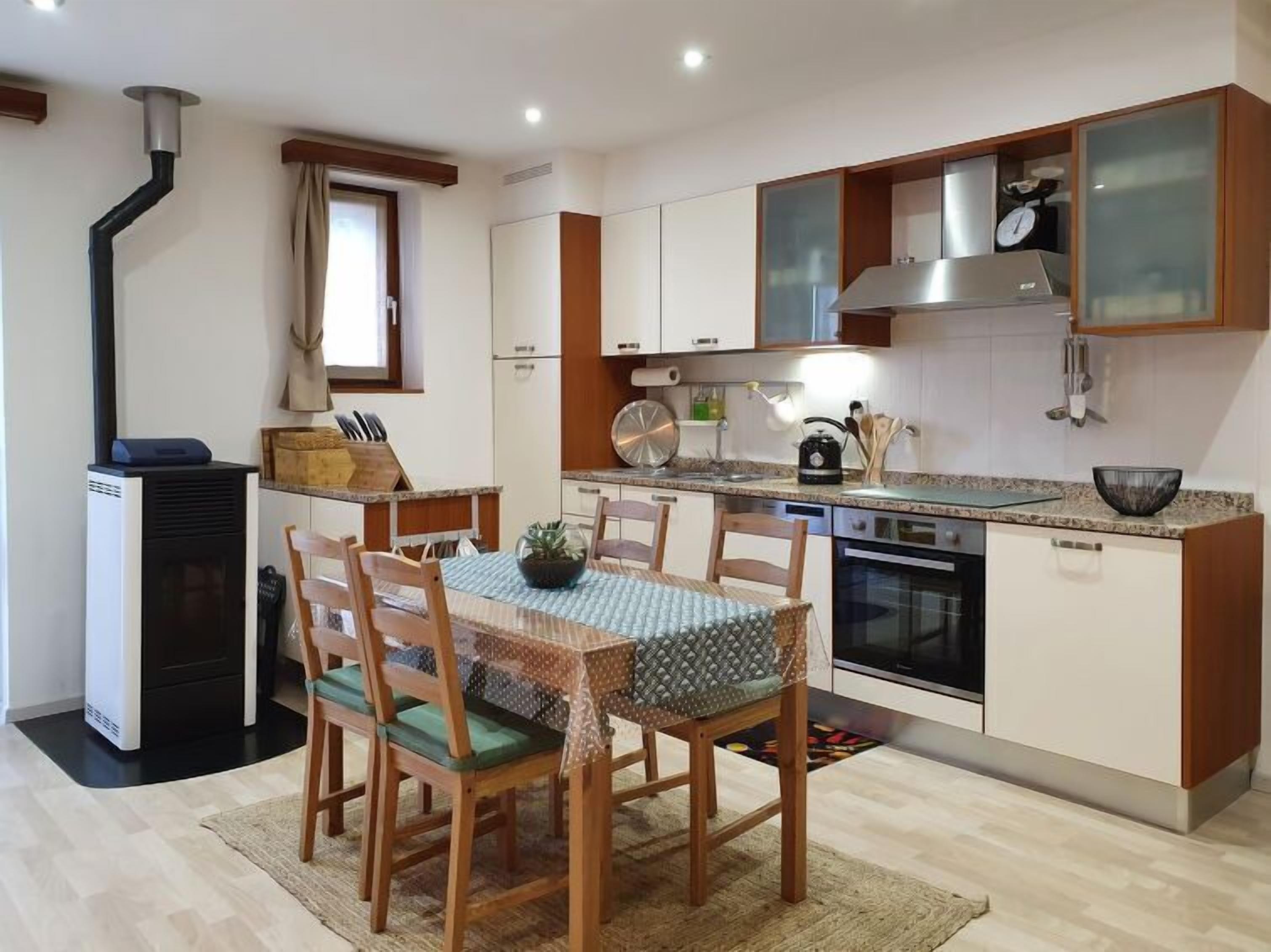 Fridge, oven, dishwasher, cookware/dishes/utensils