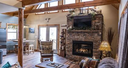 Cabin Luxary Near Raystown Lake in Peaceful Wooded Area