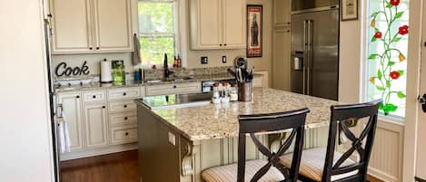 Refrigerador, microondas, horno y lavavajillas