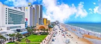 Rare Find, Ocean across street, Ample Parking, Restaurants, Murals in Home! 