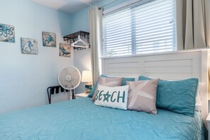 3 Schlafzimmer, Schreibtisch, Bügeleisen/Bügelbrett, Reisekinderbett