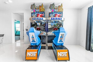 Games room - Gemstone Mansion 14 Bed Rooms. w/ Pool and lake new 30 guests (kissimmee)
