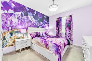 13 bedrooms, desk, iron/ironing board, free WiFi - Gemstone Mansion 14 Bed Rooms. w/ Pool and lake new 30 guests (kissimmee)